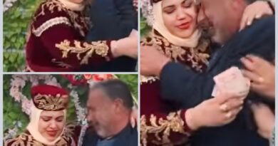 أب يبكي في حفل حنة إبنته
