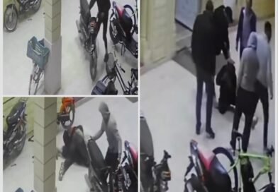 داخل جامع.. مصلون يوقفون شخصًا حاول سرقة دراجة نارية وتسليمه للسلطات