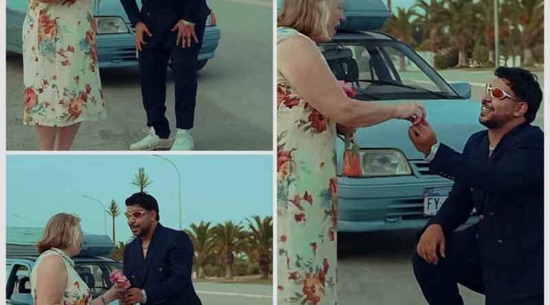 شاب يحتفل بزواجه من امرأة تكبره في السن ويتحدث عن قصة حبهما.