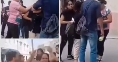 فيديو متداول.. خلاف في الشارع بين رجل وزوجته وتلميذتين بسبب ابنتهم