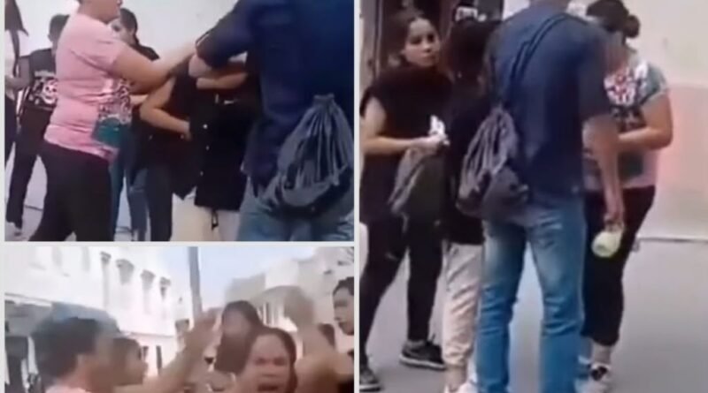 فيديو متداول.. خلاف في الشارع بين رجل وزوجته وتلميذتين بسبب ابنتهم